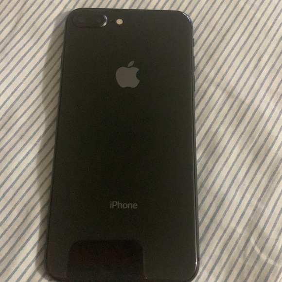 iPhone 8 - Picture 2 of 3